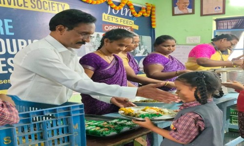మానవ సేవే మాధవ సేవ అంటున్న డాక్టర్ అప్పినపల్లి - సమాజ శ్రేయస్సే లక్ష్యంగా సేవా కార్యక్రమాలు
