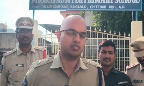 పుంగనూరు లో సమస్యాత్మక పోలింగ్ కేంద్రాలను పర్యవేక్షించిన ఎస్పీ