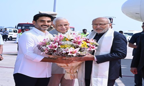 ఉప రాష్ట్రపతి కి ఘన స్వాగతం పలికిన మంత్రి నారా లోకేష్ 