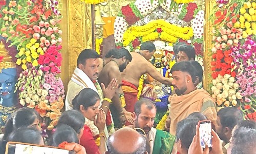బాల త్రిపుర సుందరి దేవి అలంకారం లో భక్తాదులకు దర్శనమిచ్చిన బోయకొండ గంగమ్మ