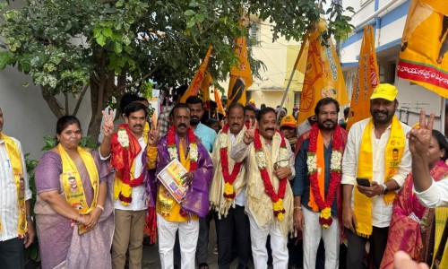  41, 42వ వార్డుల్లో జనసేన పార్టీ అభ్యర్థుల గెలుపుకు ఇంటింటికి ప్రచారం 