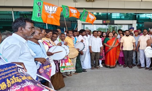 తిరుపతి లో తంబళ్లపల్లె డప్పు కళాకారుల మోత