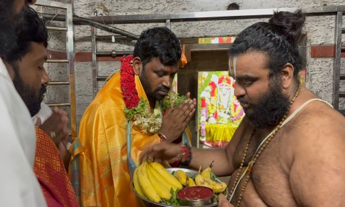 శ్రీ వేంకటేశ్వర స్వామి వారిని దర్శించుకొన్న ఛైర్మన్ అభ్యర్థి 