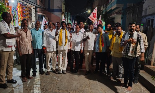 15వ వార్డులో వేడుకను తలపించిన కూటమి ప్రచారం • జనసేన అభ్యర్థి సిరివేలు చరణ్ కుమార్ కి ప్రజలు బ్రహ్మరథం