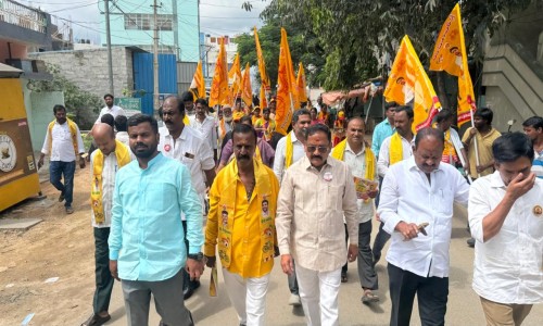 41, 42వ వార్డుల్లో జనసేన పార్టీ అభ్యర్థుల గెలుపుకు ఇంటింటికి ప్రచారం