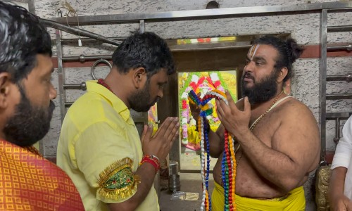 శ్రీ వేంకటేశ్వర స్వామి వారిని దర్శించుకొన్న ఛైర్మన్ అభ్యర్థి 