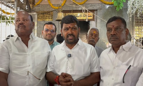 శ్రీ చౌడేశ్వరి దేవి అమ్మవారిని దర్శించుకొన్న శ్రీరామ్ చినబాబు
