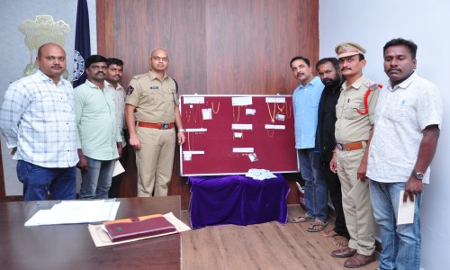 ఇరువురు అంతర జిల్లాల దొంగలు అరెస్ట్ - అన్నమయ్య జిల్లా ఎస్పీ ధీరజ్ కునుబిల్లి వెల్లడి