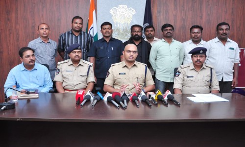 ఇరువురు అంతర జిల్లాల దొంగలు అరెస్ట్ - అన్నమయ్య జిల్లా ఎస్పీ ధీరజ్ కునుబిల్లి వెల్లడి