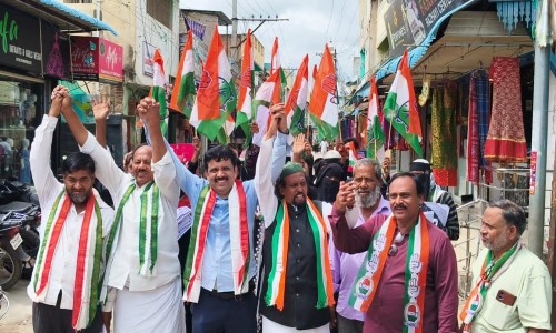  ఆశీర్వదించండి పట్టణ అభివృద్ధికి చిత్తశుద్ధితో పనిచేస్తా • కాంగ్రెస్ పార్టీ చైర్మన్ అభ్యర్థి డాక్టర్ అప్సర్ షరీఫ్ 