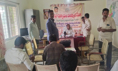 వీఆర్వోలు మండలంలోని ప్రభుత్వ భూములు గుర్తించండి - తాహాసిల్దార్ శ్రీనివాసులు  